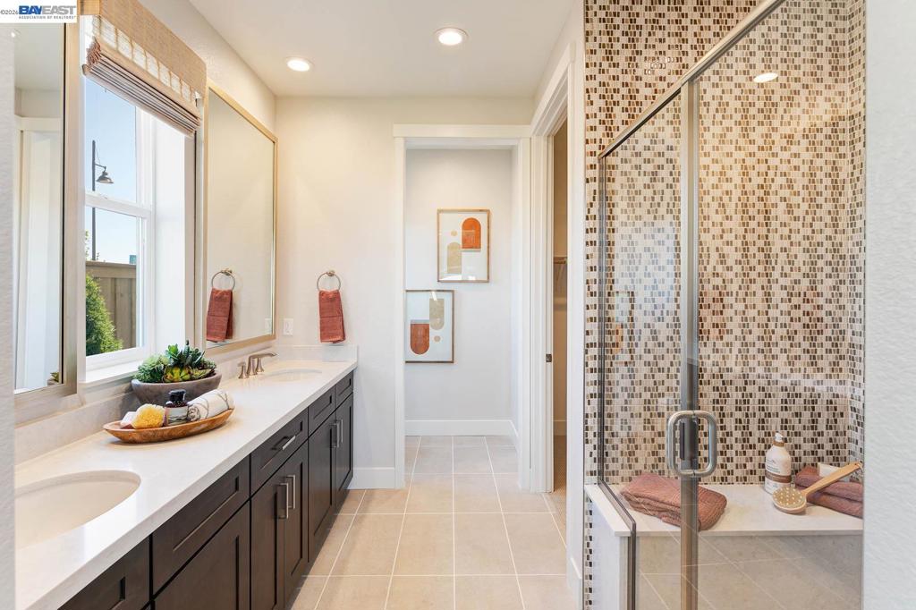 1306 Parkcrest Circle, Manteca, CA 95336