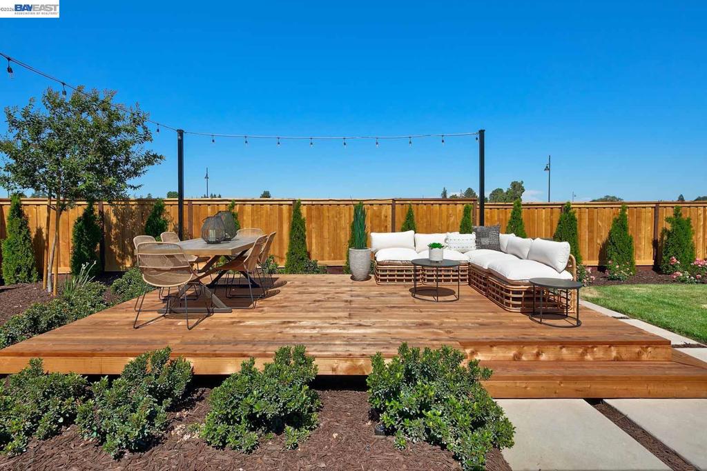 1306 Parkcrest Circle, Manteca, CA 95336
