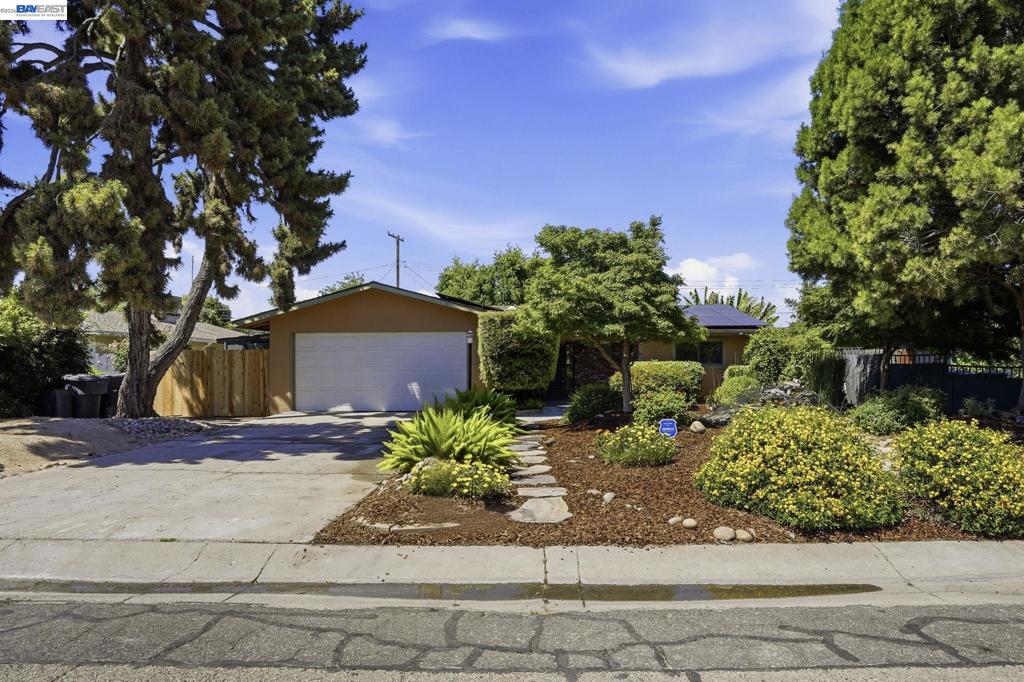 4020 W Judy Ave, Visalia, CA 93277
