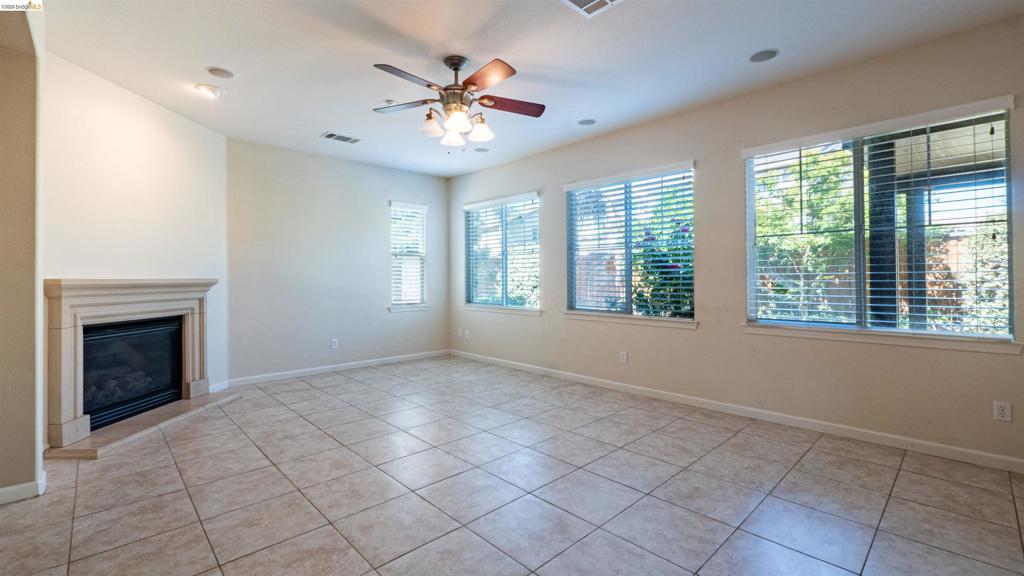 2012 Mint Dr, Brentwood (CC), CA 94513