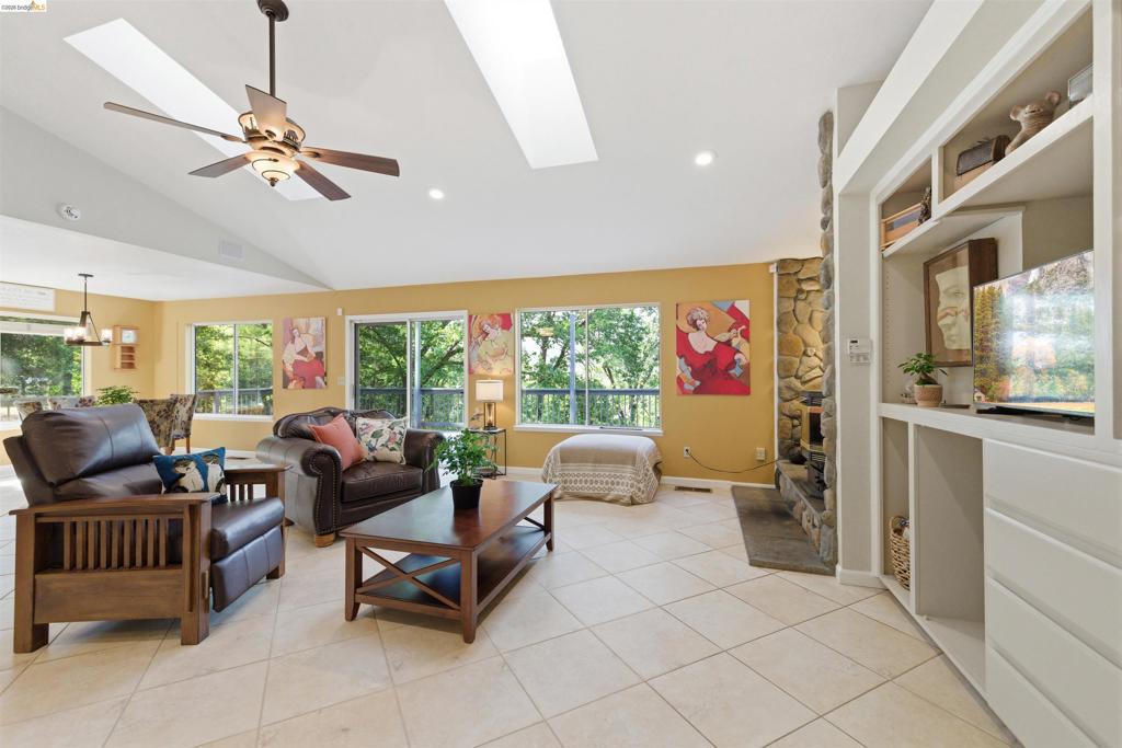 16690 Ridgewood Dr, Sonora, CA 95370