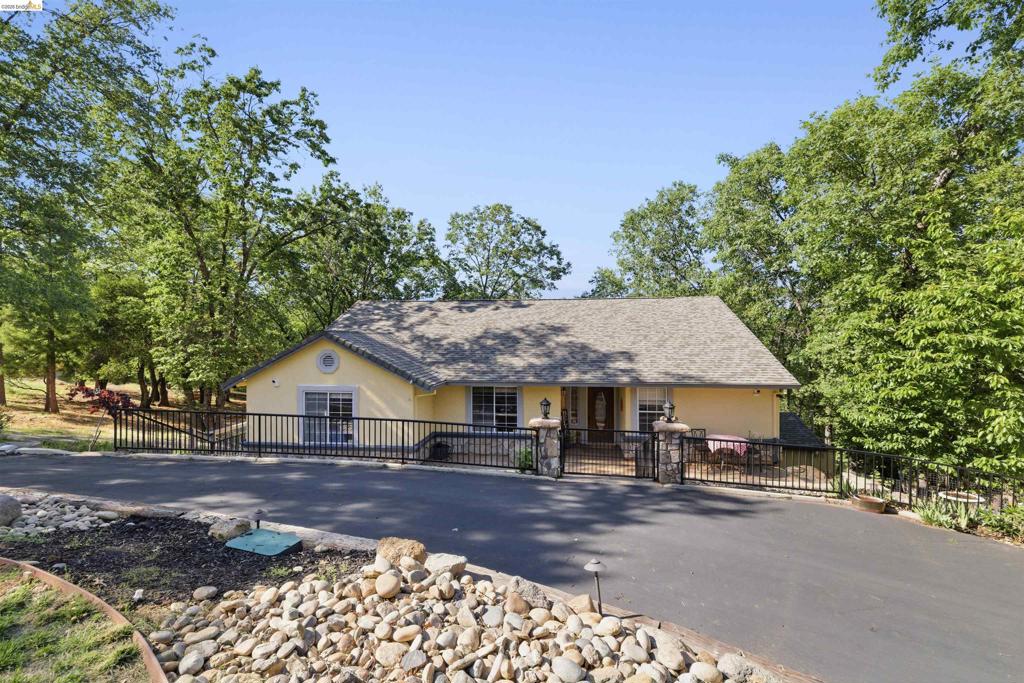 16690 Ridgewood Dr, Sonora, CA 95370