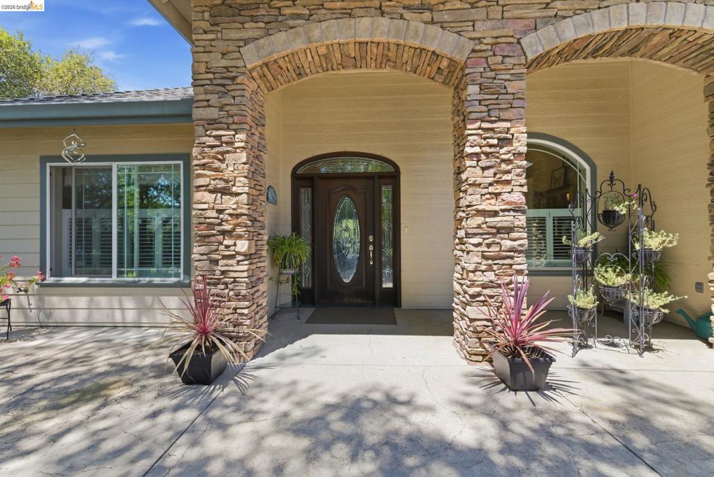 690 Golden Gate Circle, Sonora, CA 95370
