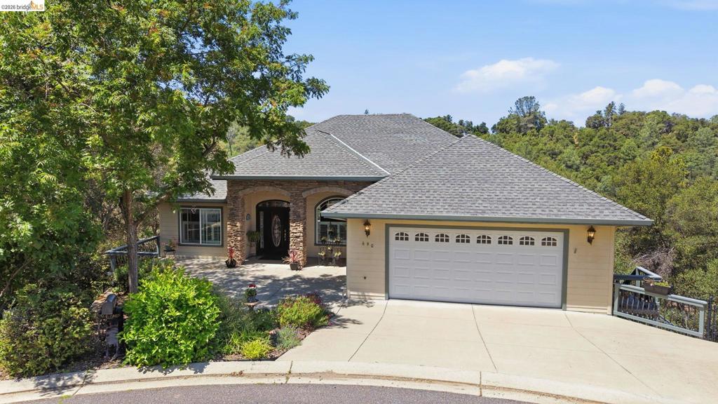 690 Golden Gate Circle, Sonora, CA 95370