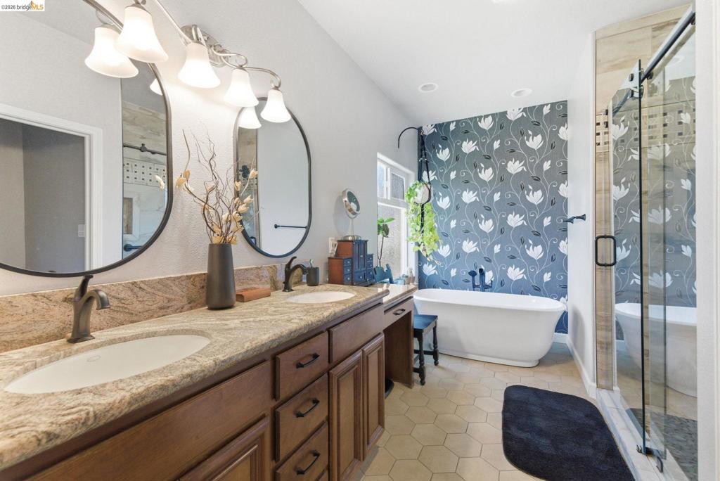 690 Golden Gate Circle, Sonora, CA 95370