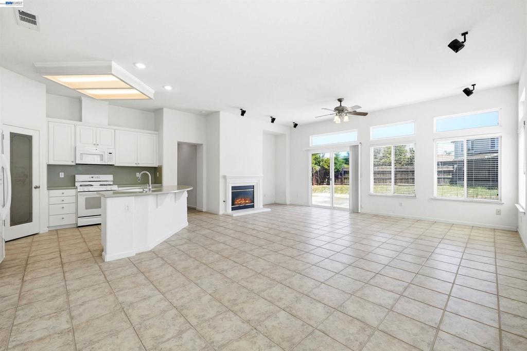 2232 Katherine Pl, Manteca, CA 95337