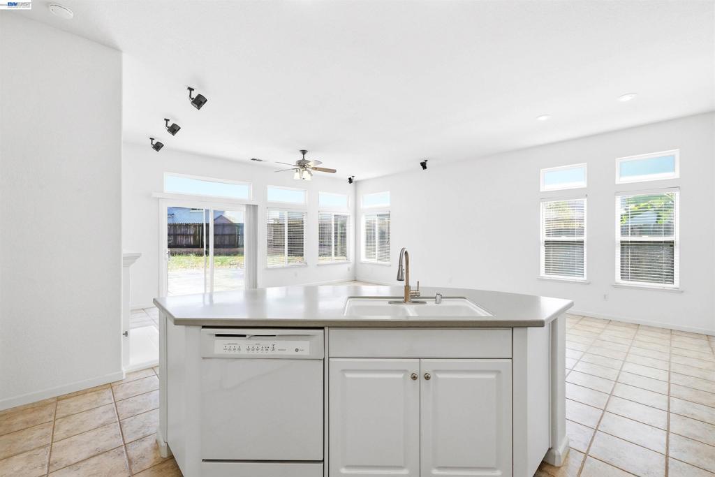 2232 Katherine Pl, Manteca, CA 95337