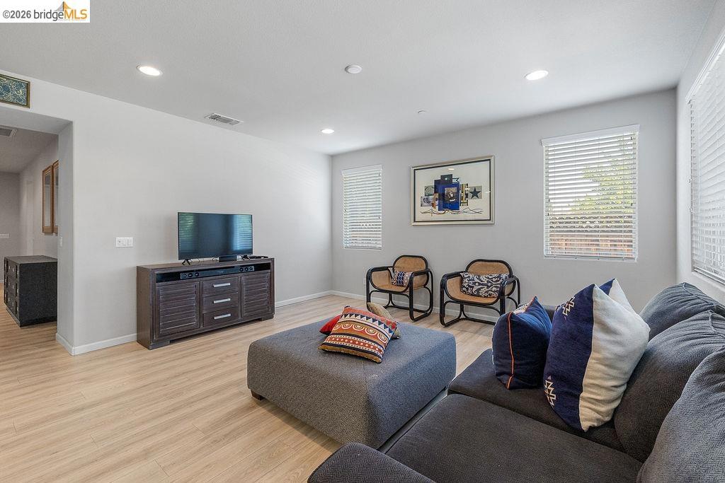 983 Dainty Ave, Brentwood (CC), CA 94513