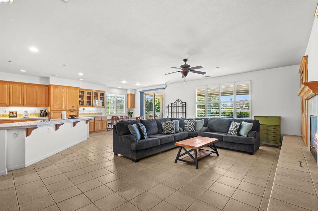 540 Lakeview Dr, Brentwood (CC), CA 94513