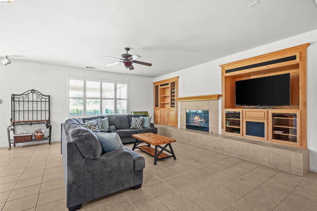 540 Lakeview Dr, Brentwood (CC), CA 94513