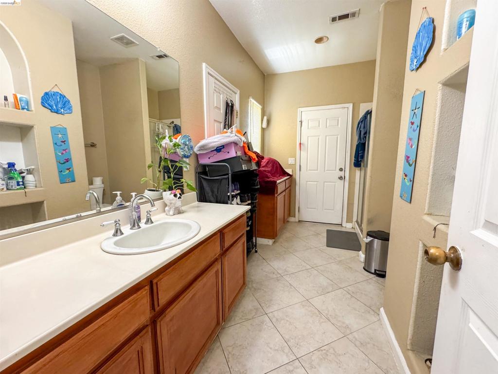 505 Tuscany Ct, Patterson, CA 95363