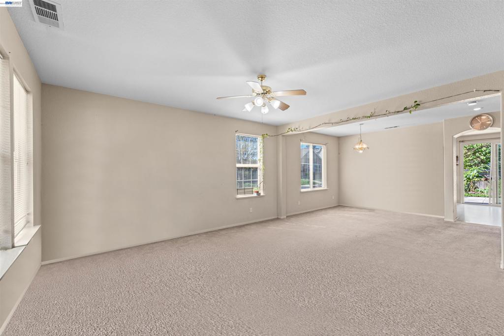 1153 Syracuse Ln, Manteca, CA 95336