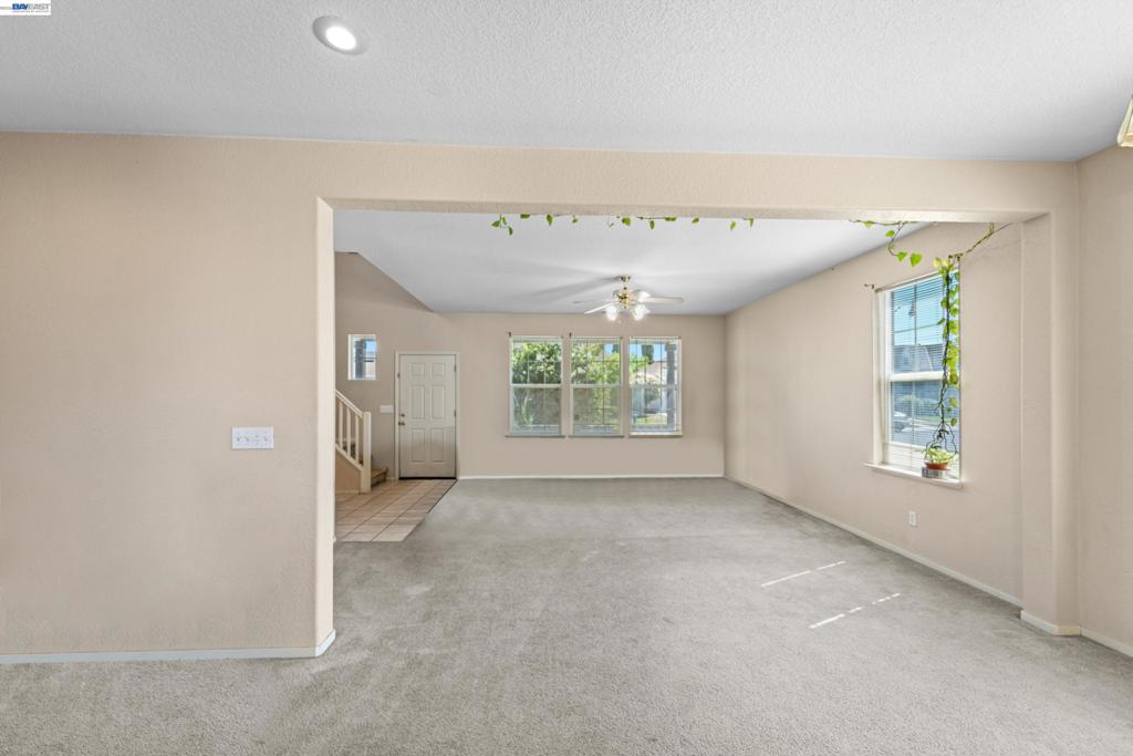 1153 Syracuse Ln, Manteca, CA 95336