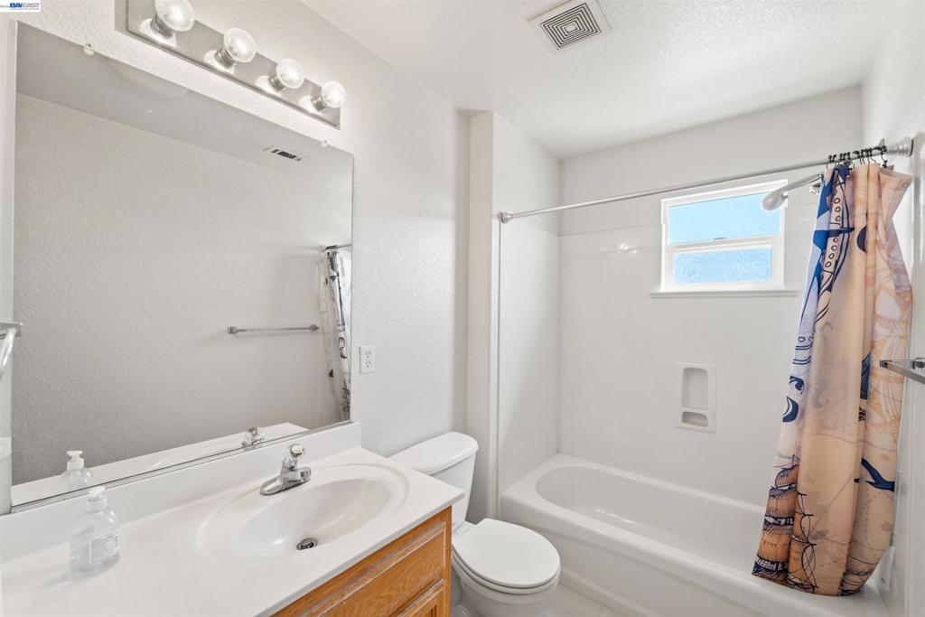 1153 Syracuse Ln, Manteca, CA 95336