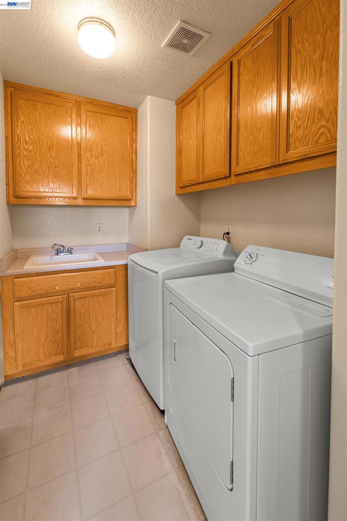 1153 Syracuse Ln, Manteca, CA 95336