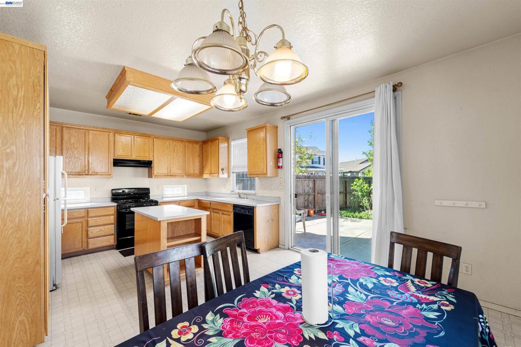 1153 Syracuse Ln, Manteca, CA 95336