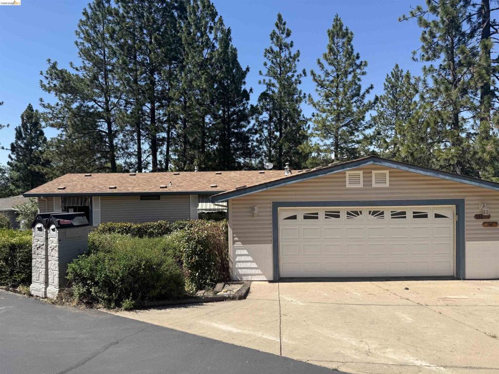 22700 Hidden Hollow Dr, Groveland, CA 95321