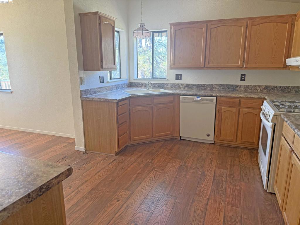 22700 Hidden Hollow Dr, Groveland, CA 95321