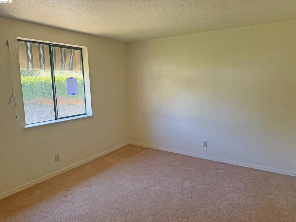 22700 Hidden Hollow Dr, Groveland, CA 95321