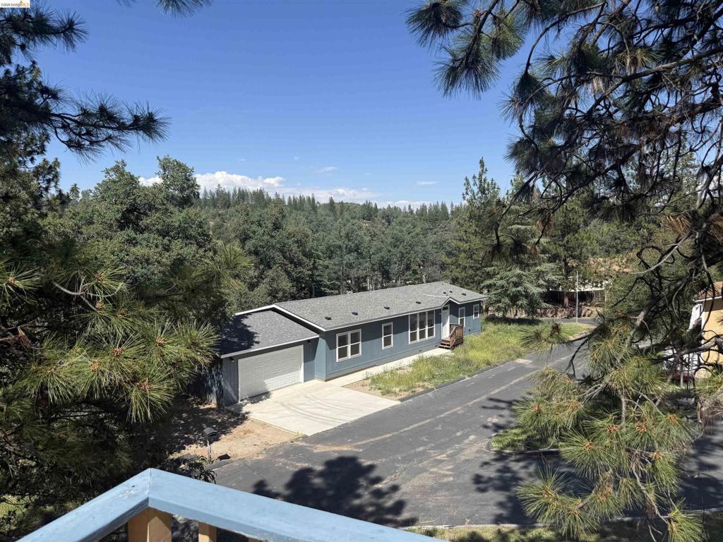 22700 Hidden Hollow Dr, Groveland, CA 95321