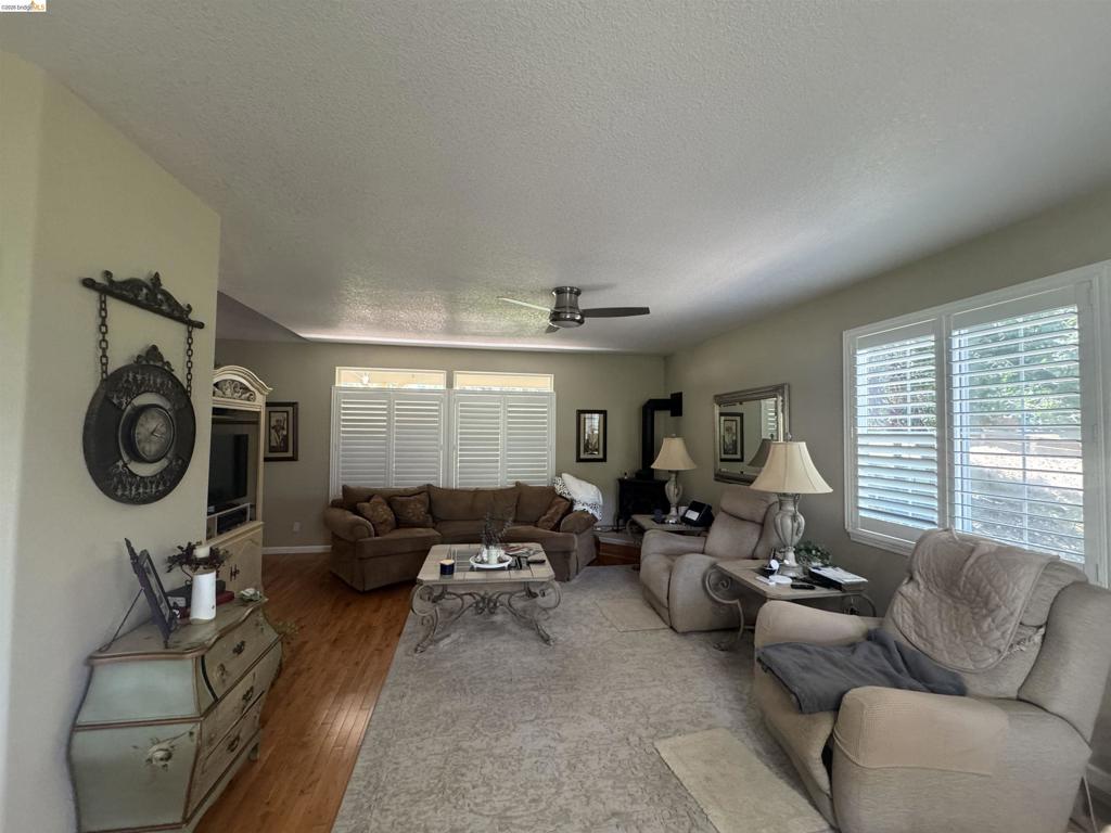 21185 Crystal Falls Dr, Sonora, CA 95370
