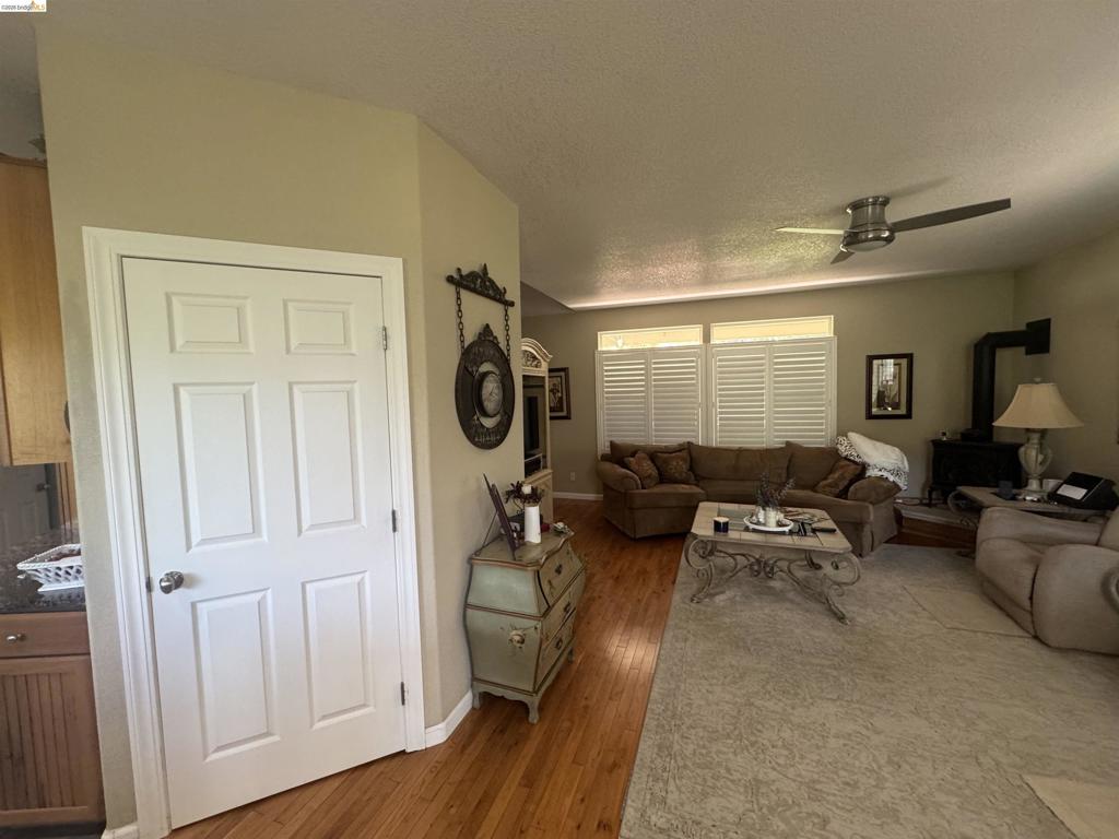 21185 Crystal Falls Dr, Sonora, CA 95370