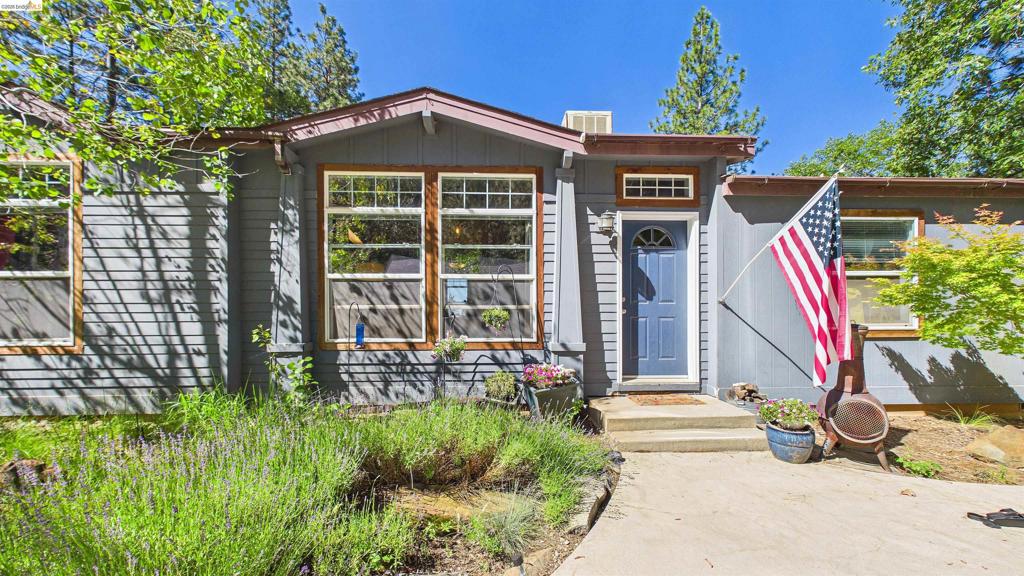 17545 Mount Elizabeth Road, Sonora, CA 95370-9568