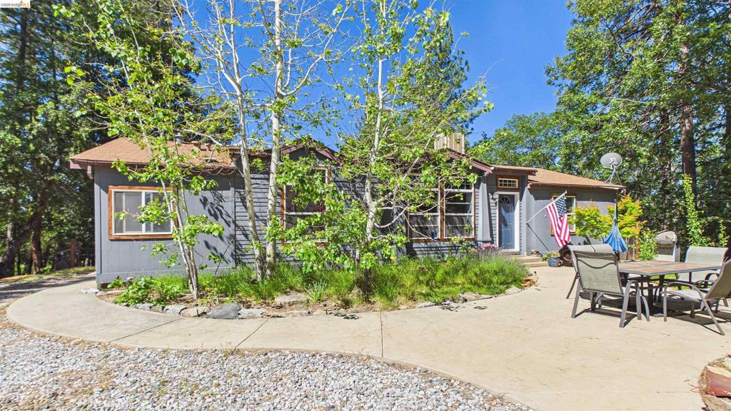 17545 Mount Elizabeth Road, Sonora, CA 95370-9568
