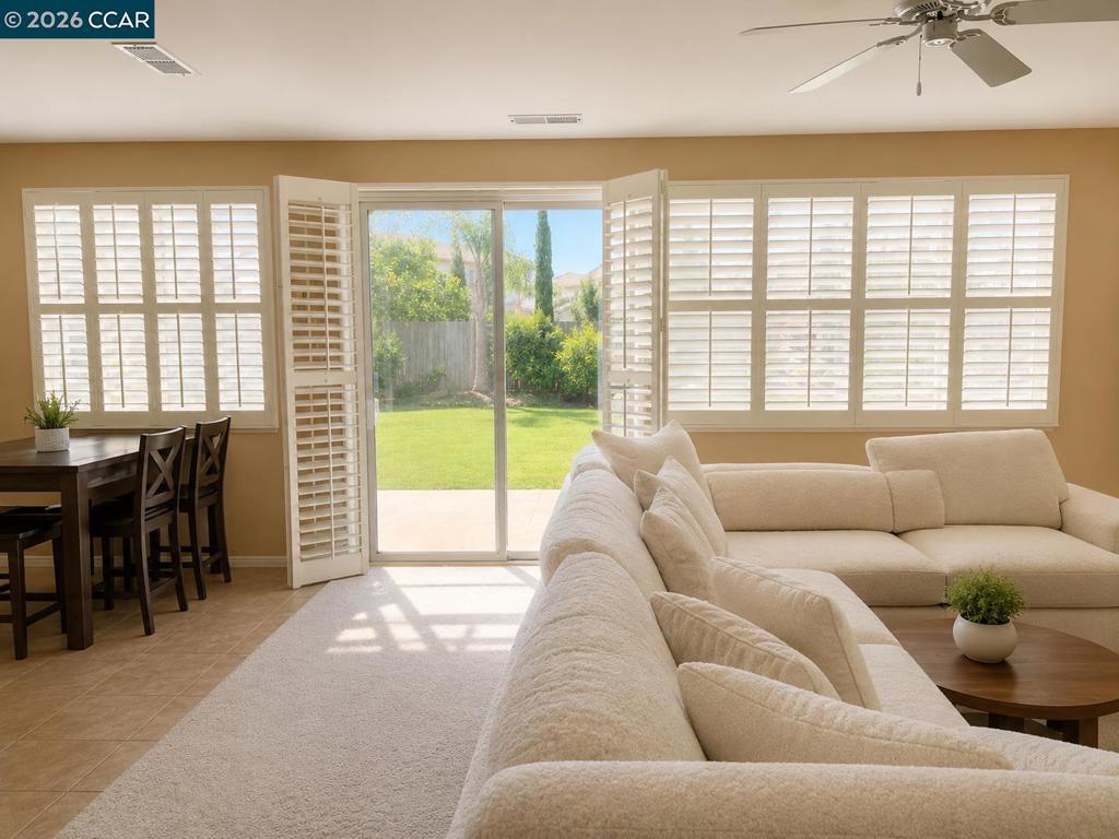 1567 Purple Martin Ln, Manteca, CA 95337