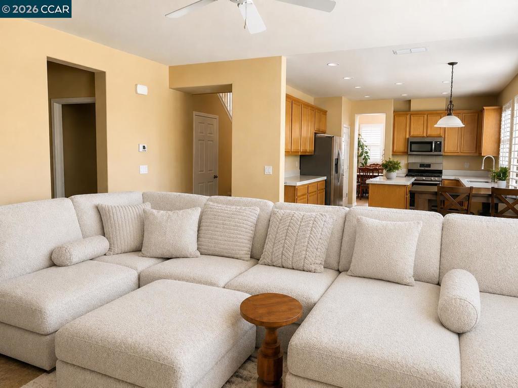 1567 Purple Martin Ln, Manteca, CA 95337