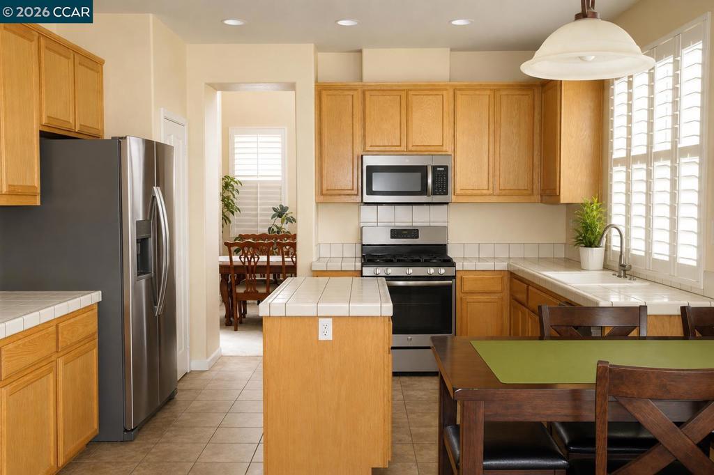 1567 Purple Martin Ln, Manteca, CA 95337