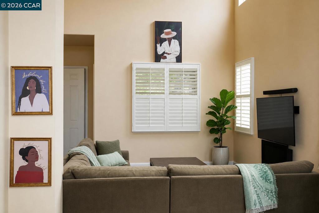 1567 Purple Martin Ln, Manteca, CA 95337