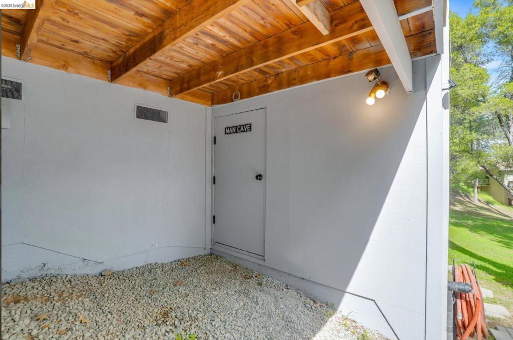 18996 Digger Pine Street, Groveland, CA 95321