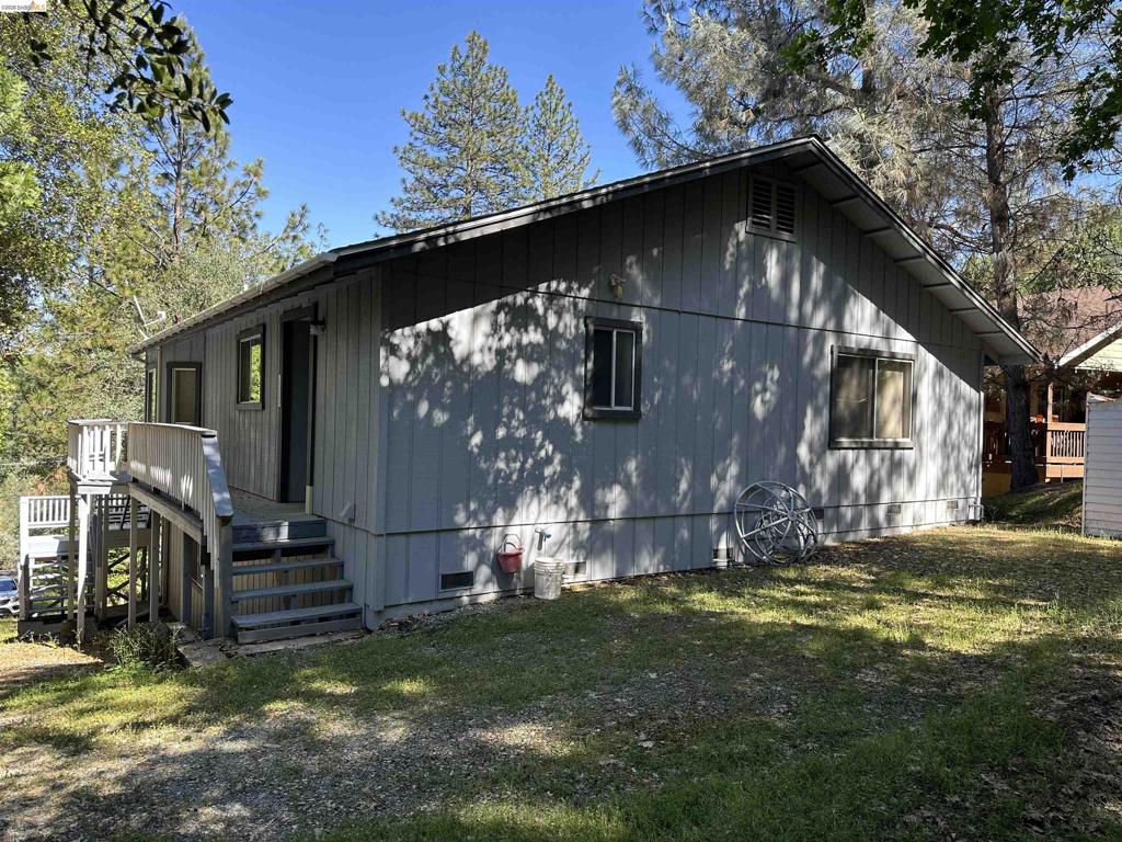12948 Mueller Dr, Groveland, CA 95321