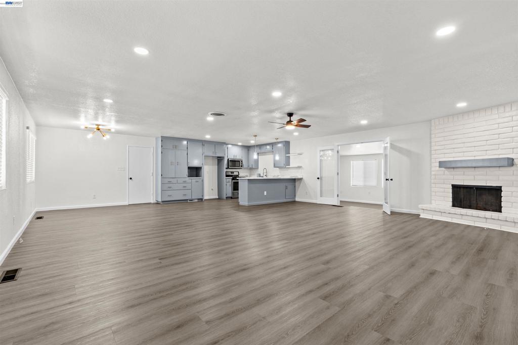 705 W Rumble Rd, Modesto, CA 95350