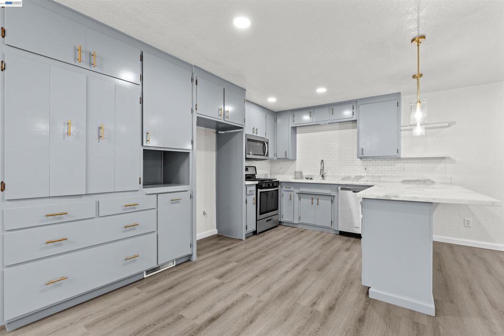 705 W Rumble Rd, Modesto, CA 95350
