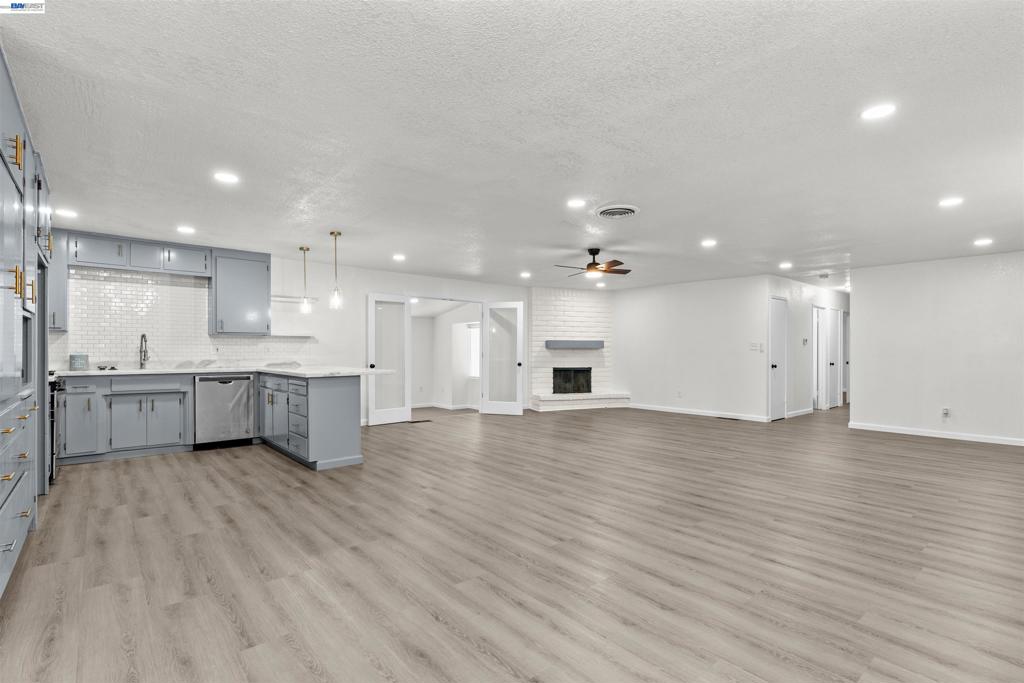 705 W Rumble Rd, Modesto, CA 95350