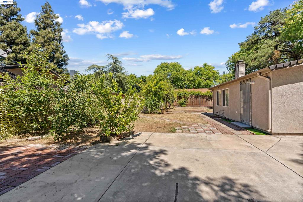 705 W Rumble Rd, Modesto, CA 95350