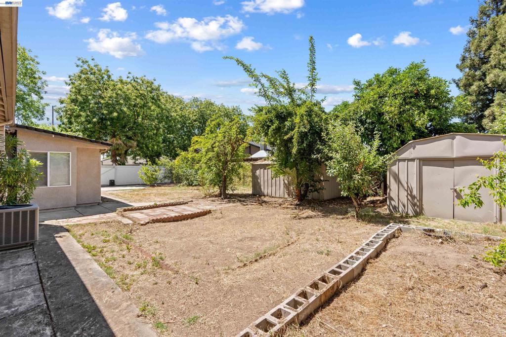 705 W Rumble Rd, Modesto, CA 95350