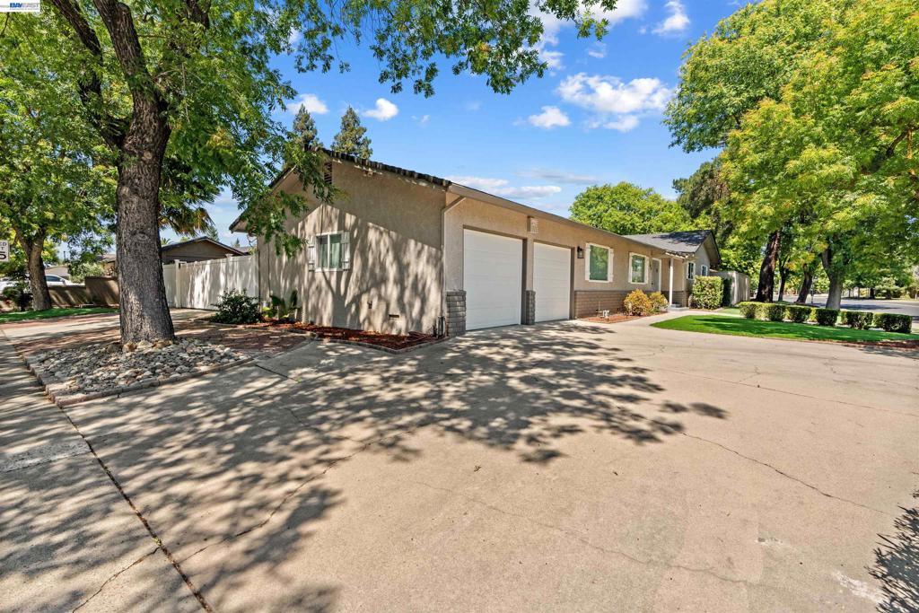 705 W Rumble Rd, Modesto, CA 95350