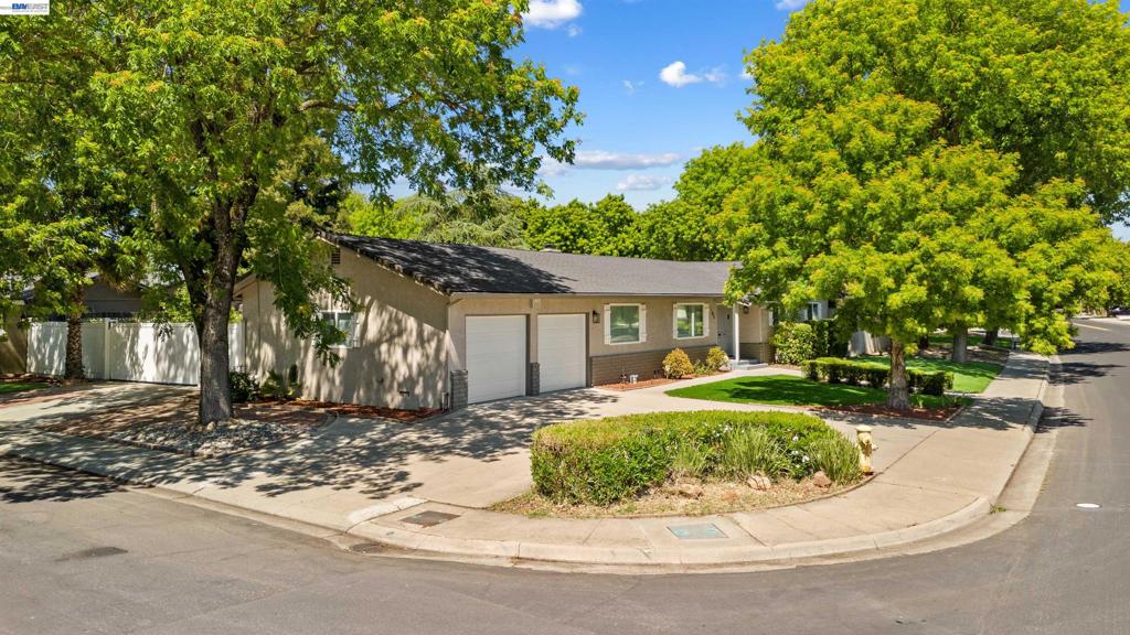 705 W Rumble Rd, Modesto, CA 95350