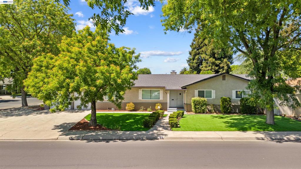 705 W Rumble Rd, Modesto, CA 95350