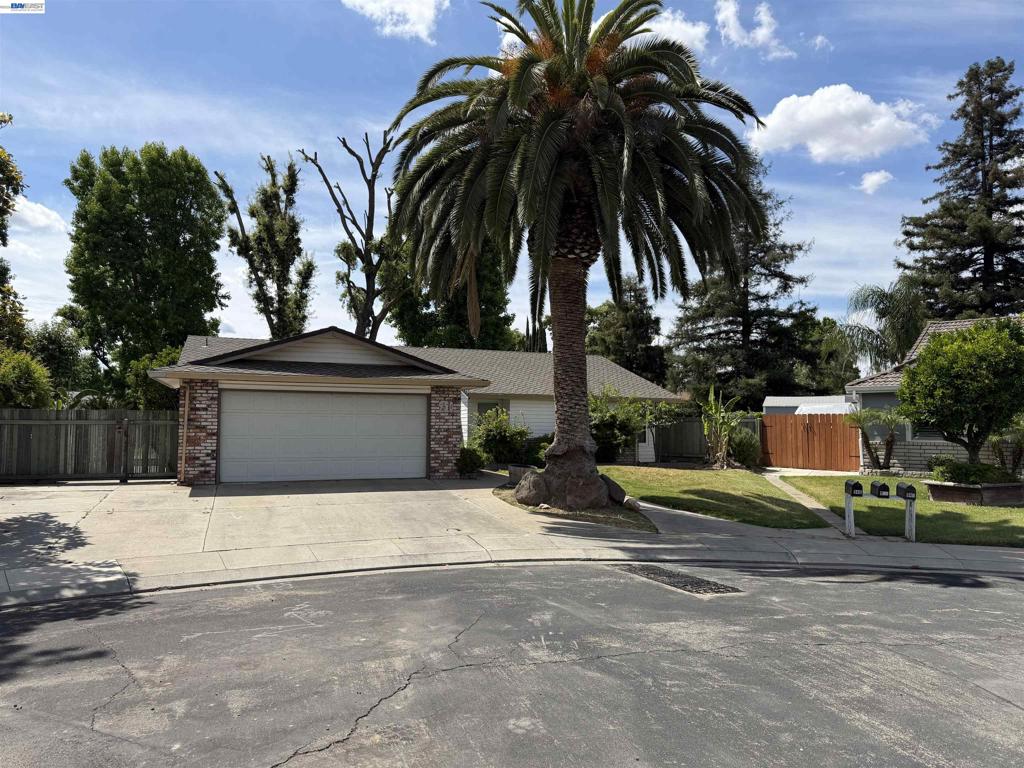 950 Lobos Ct., Manteca, CA 95336-3040