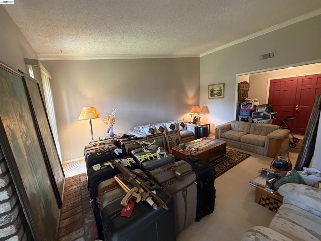 950 Lobos Ct., Manteca, CA 95336-3040