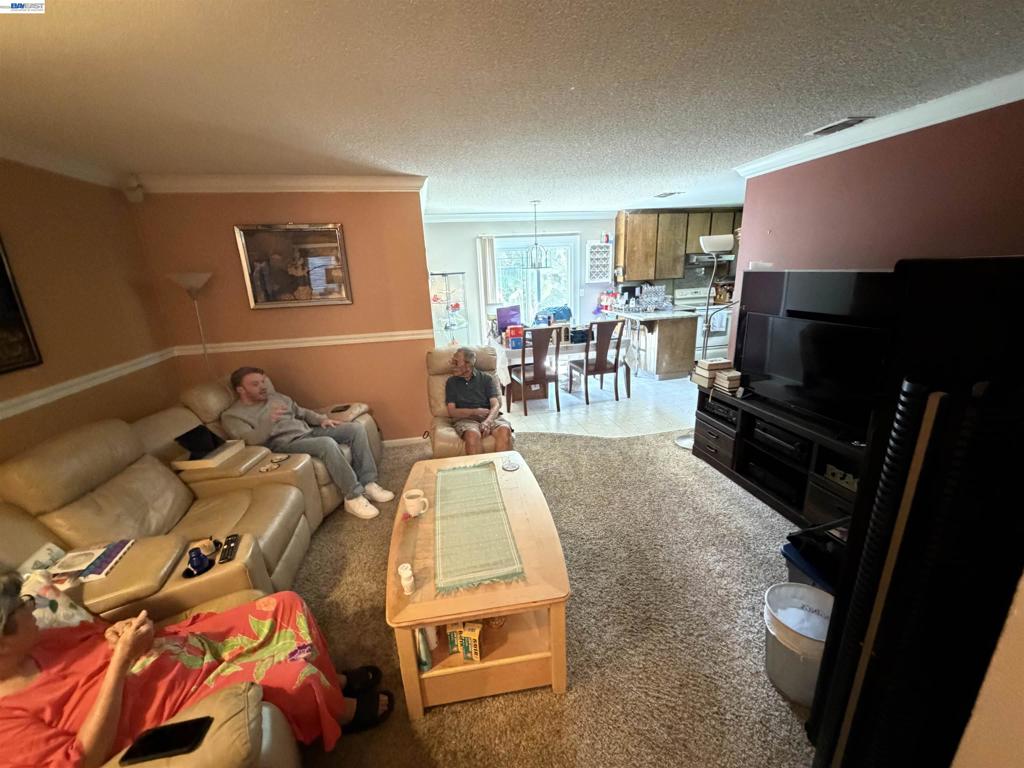 950 Lobos Ct., Manteca, CA 95336-3040