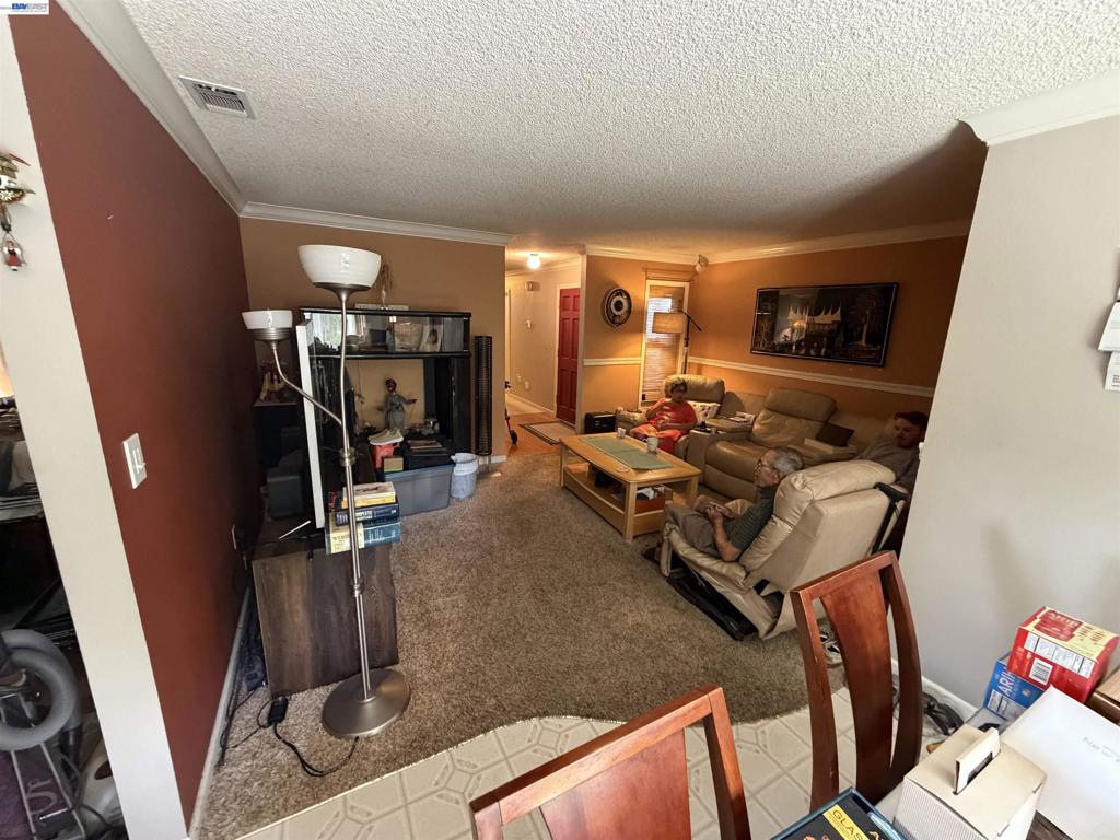 950 Lobos Ct., Manteca, CA 95336-3040