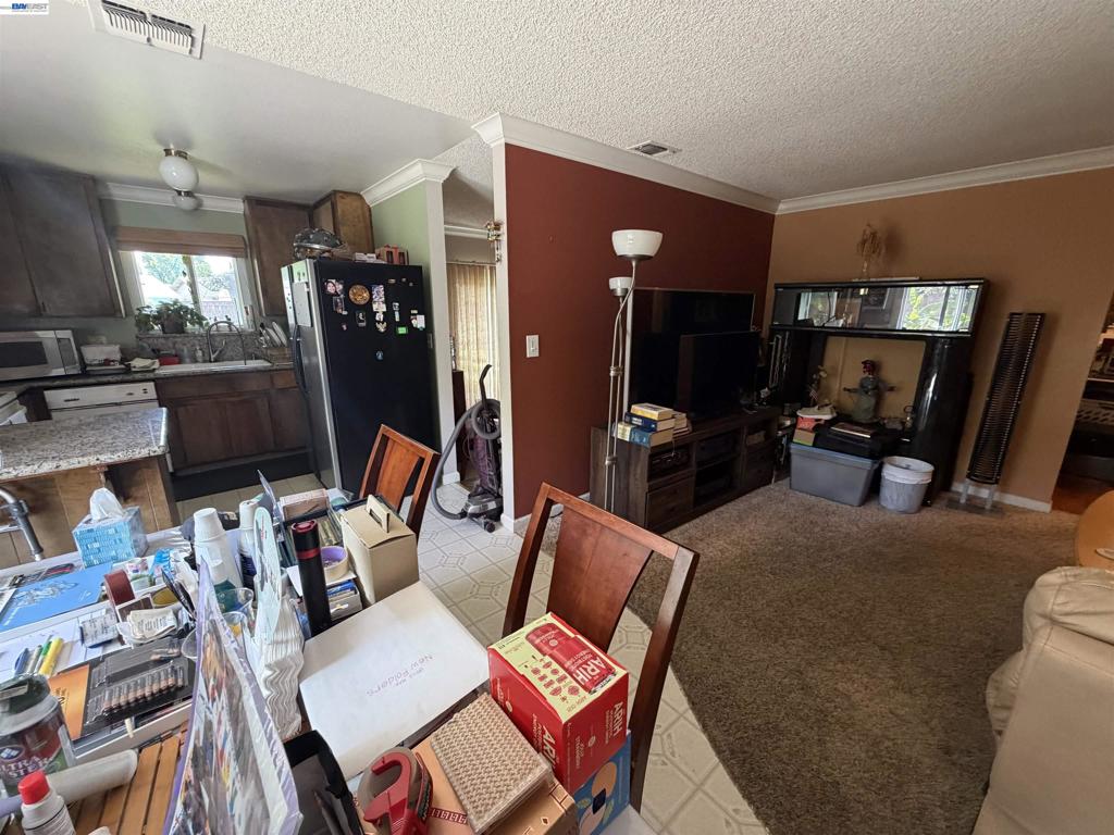950 Lobos Ct., Manteca, CA 95336-3040