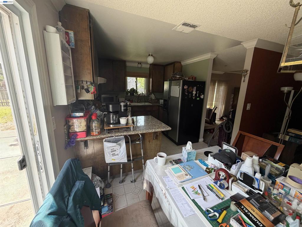 950 Lobos Ct., Manteca, CA 95336-3040