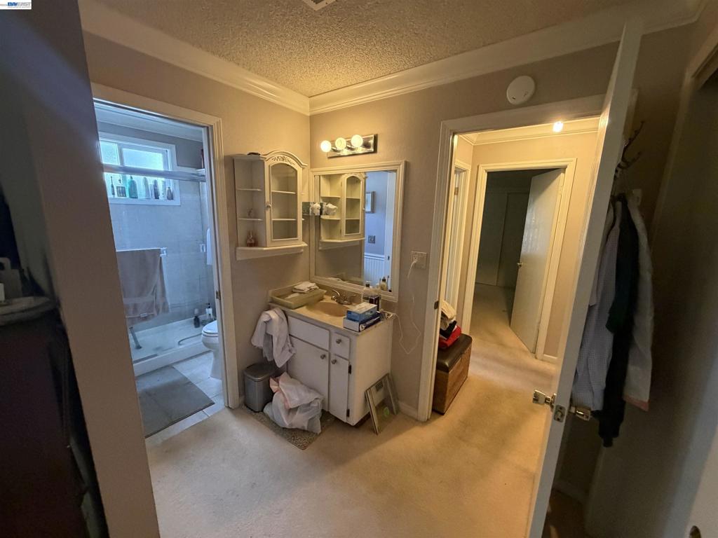 950 Lobos Ct., Manteca, CA 95336-3040