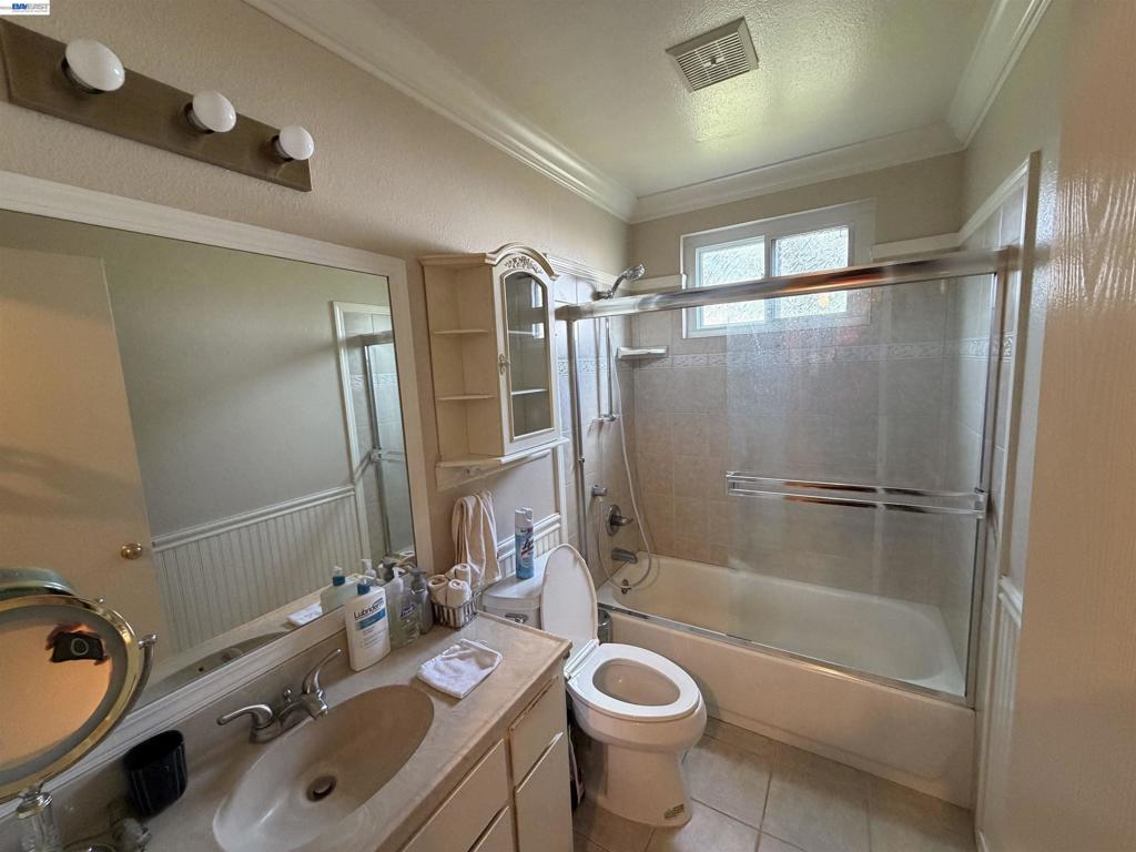 950 Lobos Ct., Manteca, CA 95336-3040